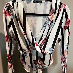 Boohoo, US Size 4, White with Black Stripes and Floral print